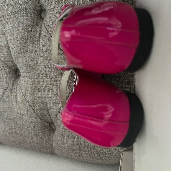 Authentic Gucci Shoes - Picture 2 of 6